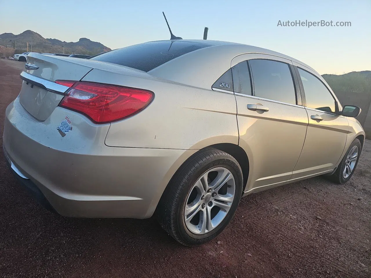 2014 Chrysler 200 Lx Золотой vin: 1C3CCBAG7EN184928