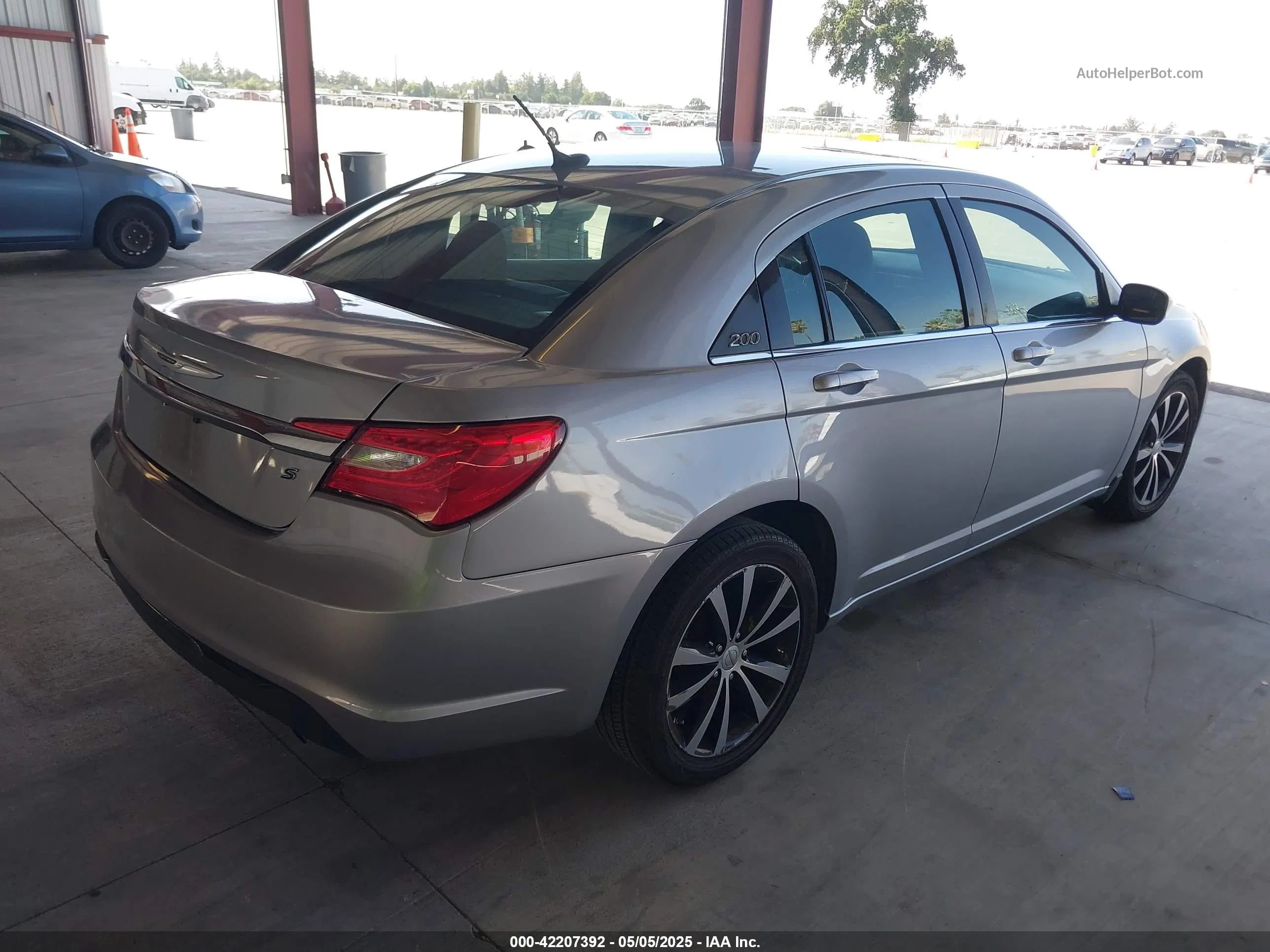 2014 Chrysler 200 Touring Серебряный vin: 1C3CCBBB0EN117901