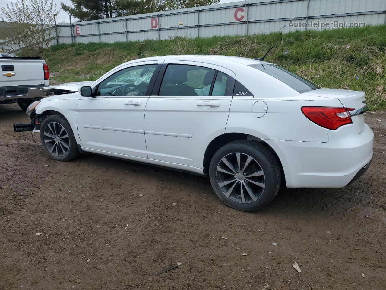 2014 Chrysler 200 Touring Белый vin: 1C3CCBBG2EN131293