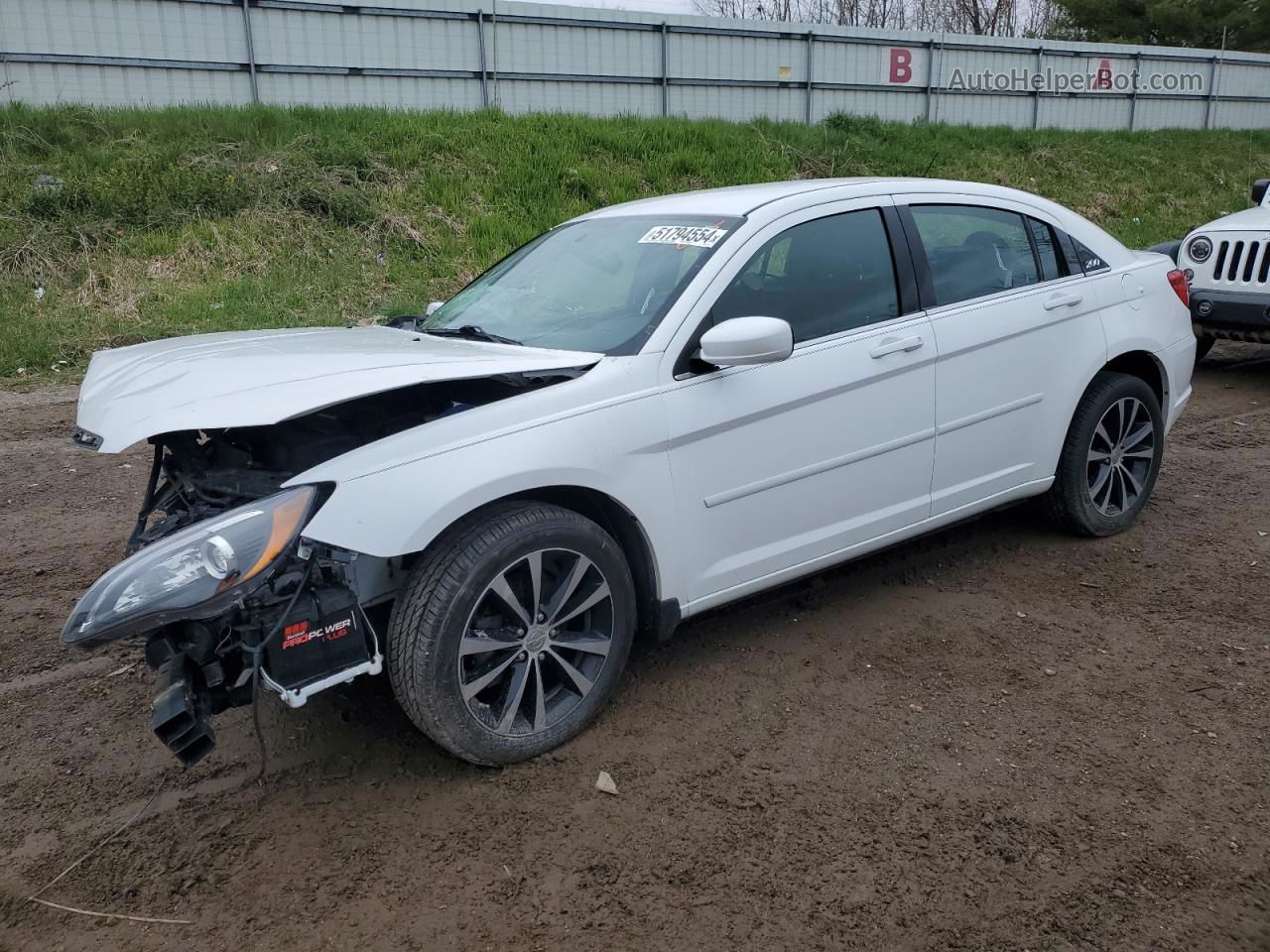 2014 Chrysler 200 Touring Белый vin: 1C3CCBBG2EN131293