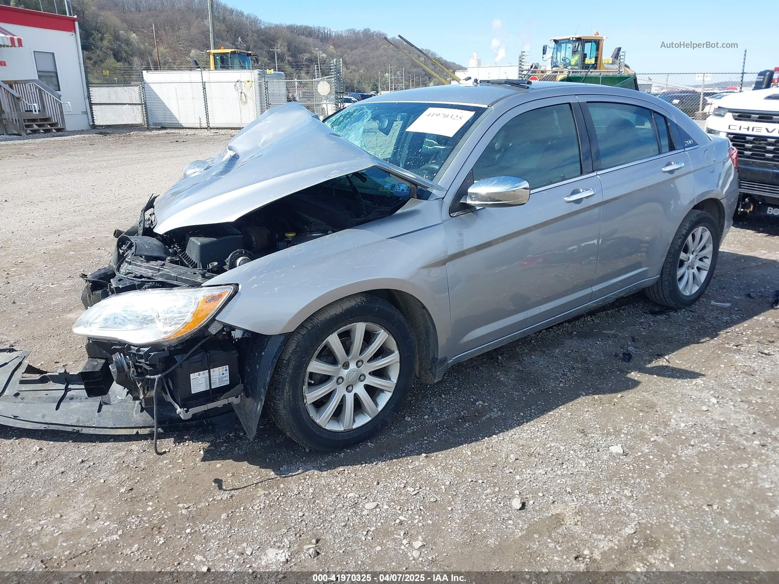2014 Chrysler 200 Limited Серебряный vin: 1C3CCBCG7EN120028