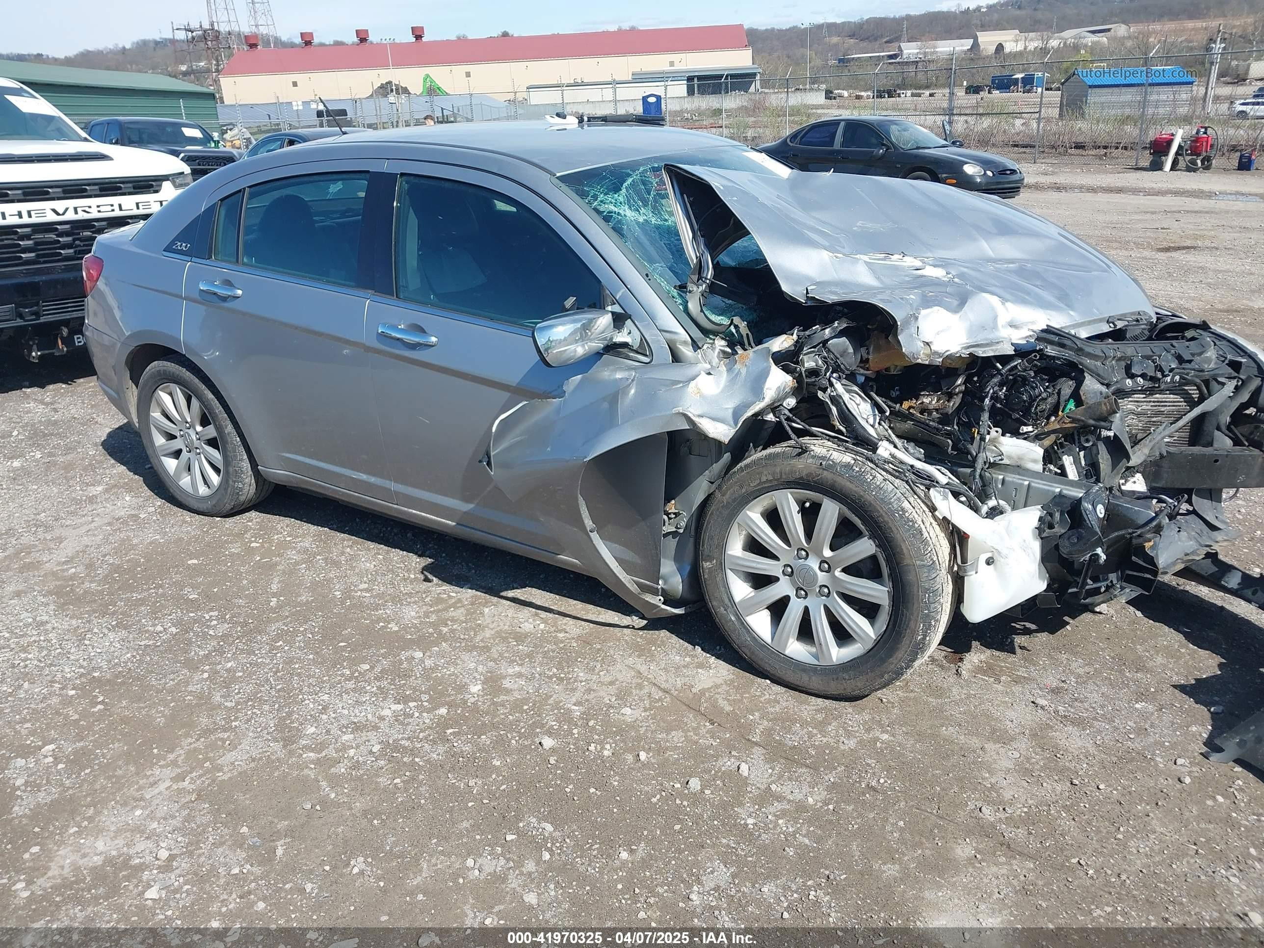 2014 Chrysler 200 Limited Серебряный vin: 1C3CCBCG7EN120028