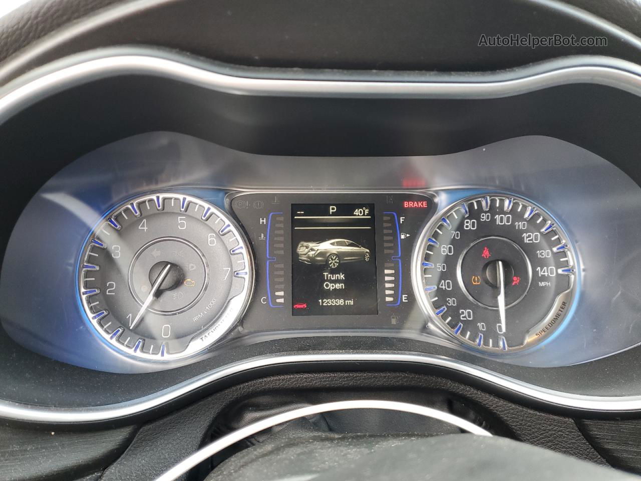 2015 Chrysler 200 Limited Серебряный vin: 1C3CCCAB8FN660518