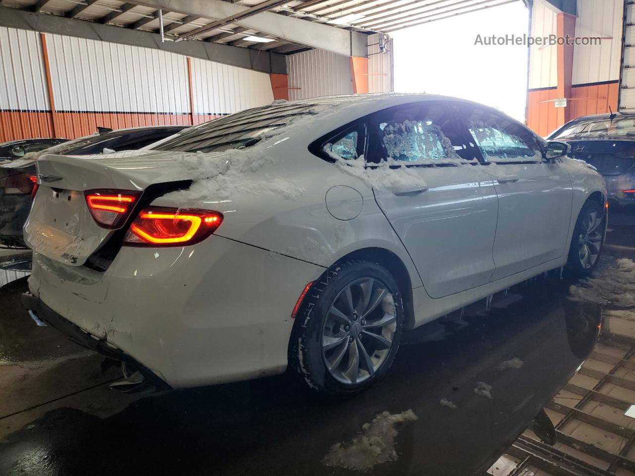 2015 Chrysler 200 S White vin: 1C3CCCBG4FN573306