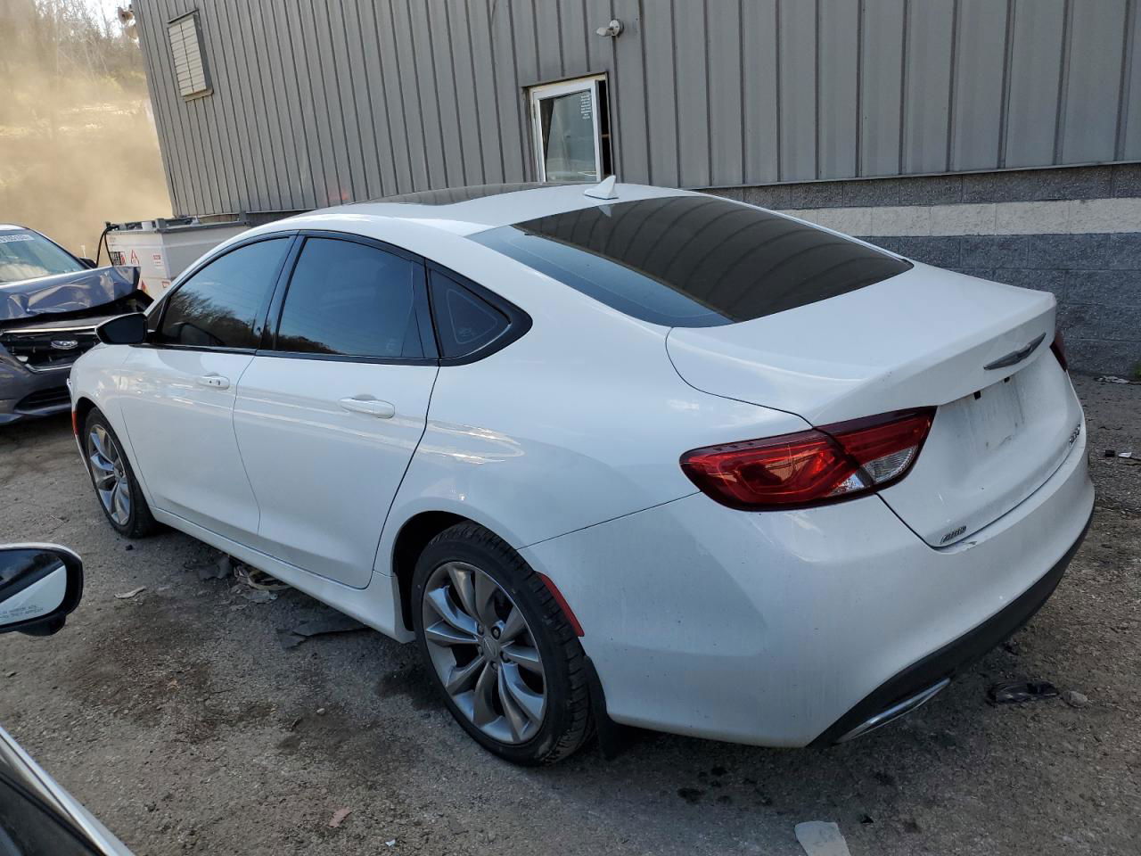 2015 Chrysler 200 S White vin: 1C3CCCDG3FN556686