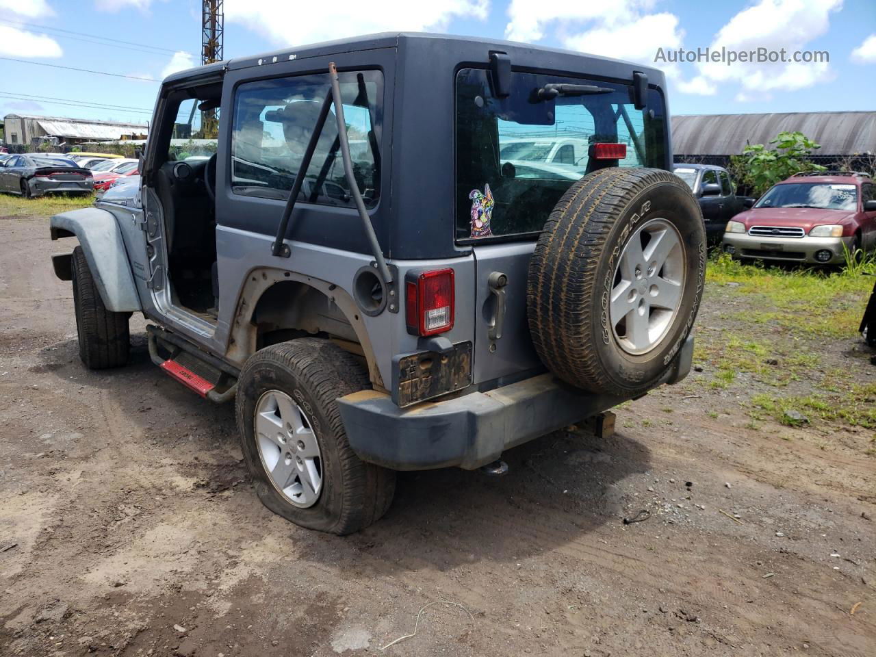 2014 Jeep Wrangler Sport Silver vin: 1C4AJWAG1EL192454