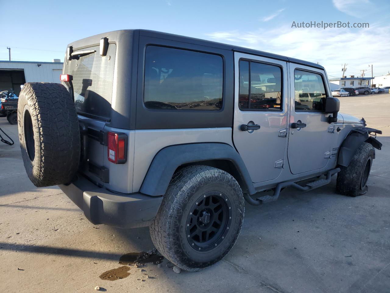 2014 Jeep Wrangler Unlimited Sport Silver vin: 1C4BJWDG3EL180029