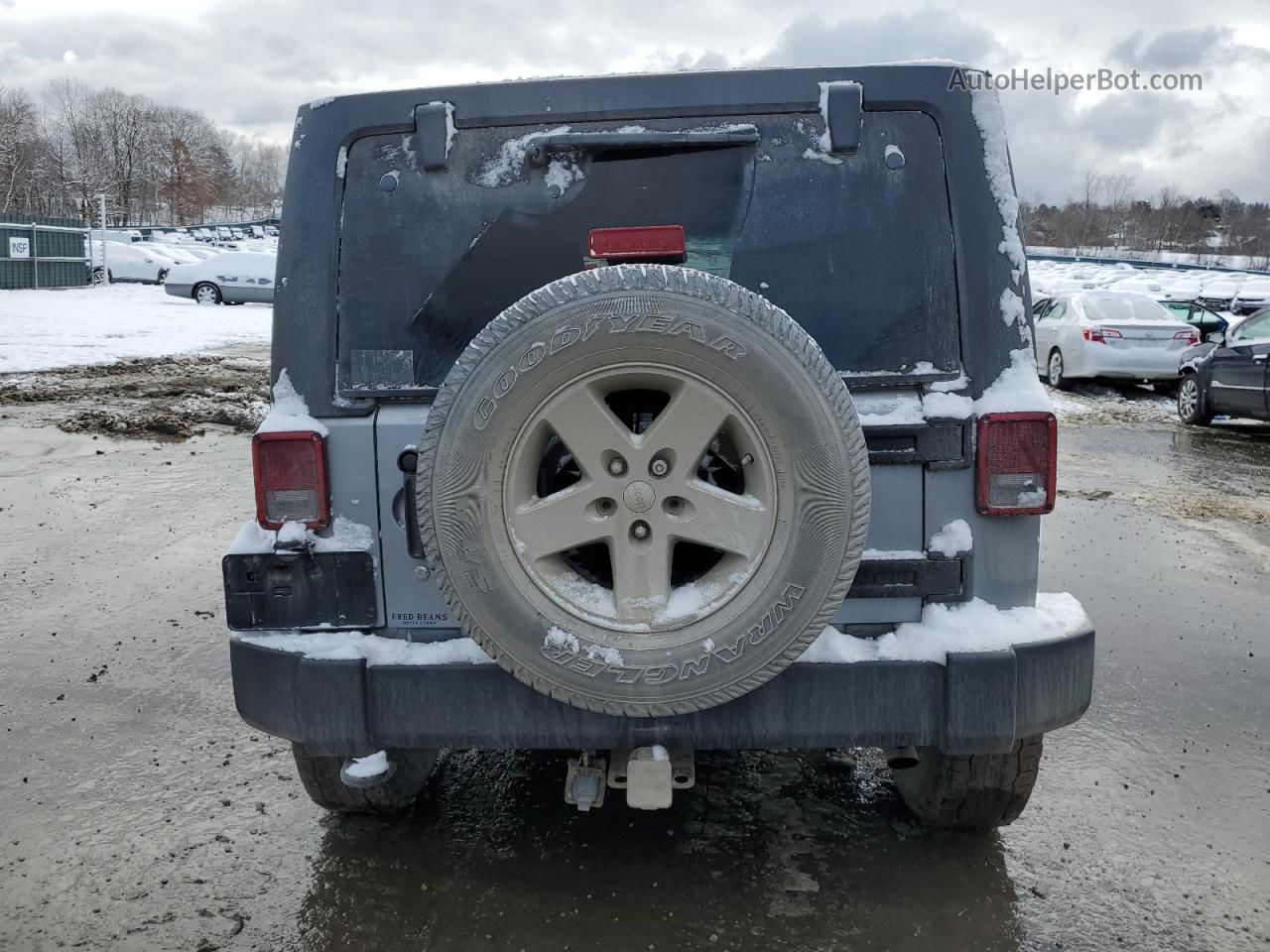 2014 Jeep Wrangler Unlimited Sport Silver vin: 1C4BJWDG6EL251143