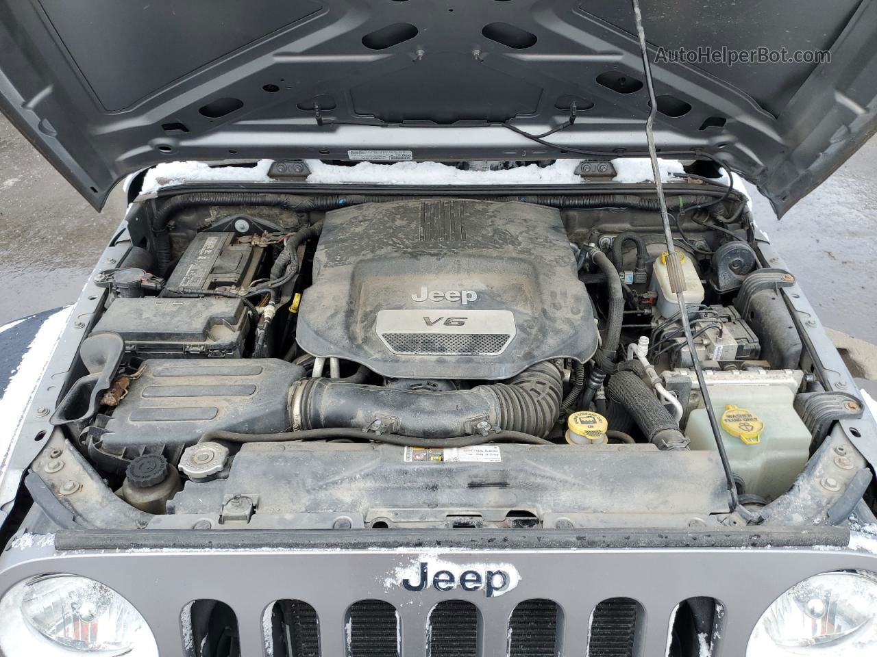 2014 Jeep Wrangler Unlimited Sport Silver vin: 1C4BJWDG6EL251143