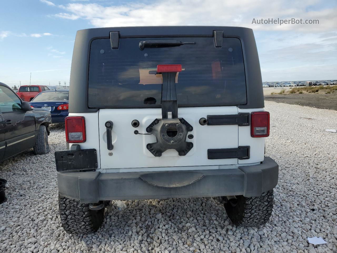 2014 Jeep Wrangler Unlimited Sport White vin: 1C4BJWDG8EL105956