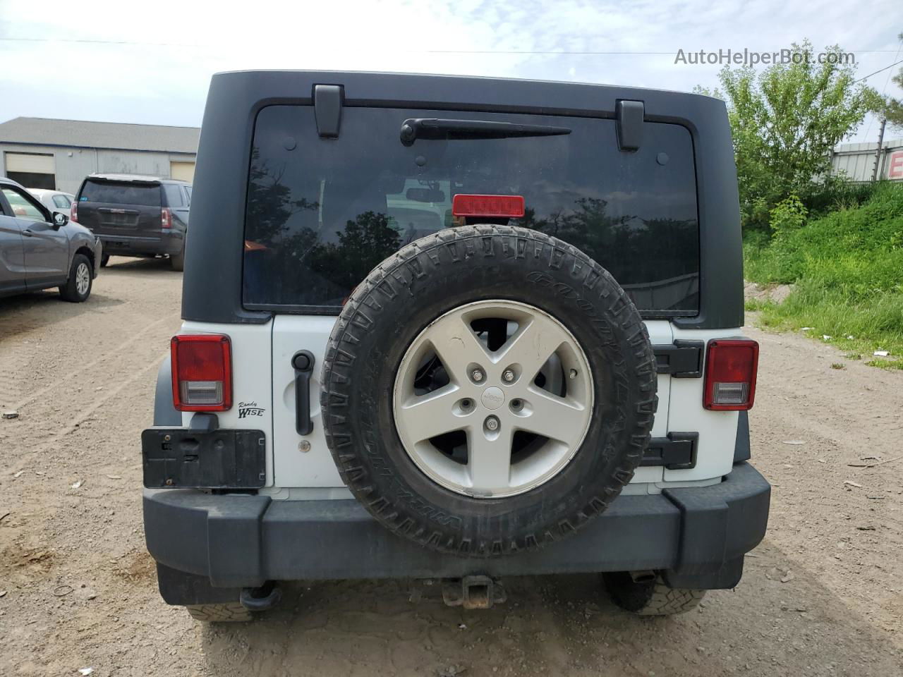 2014 Jeep Wrangler Unlimited Sport White vin: 1C4BJWDG8EL251838