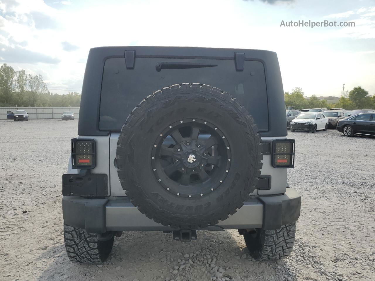 2014 Jeep Wrangler Unlimited Sport Silver vin: 1C4BJWDGXEL200910