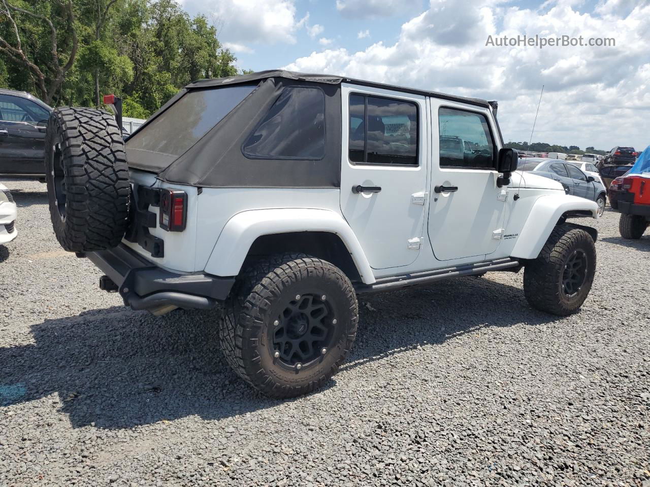 2017 Jeep Wrangler Unlimited Sahara White vin: 1C4BJWEG0HL565339