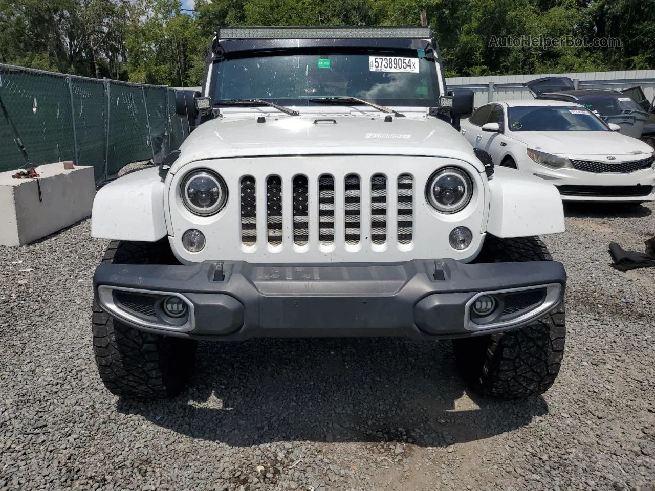 2017 Jeep Wrangler Unlimited Sahara White vin: 1C4BJWEG0HL565339