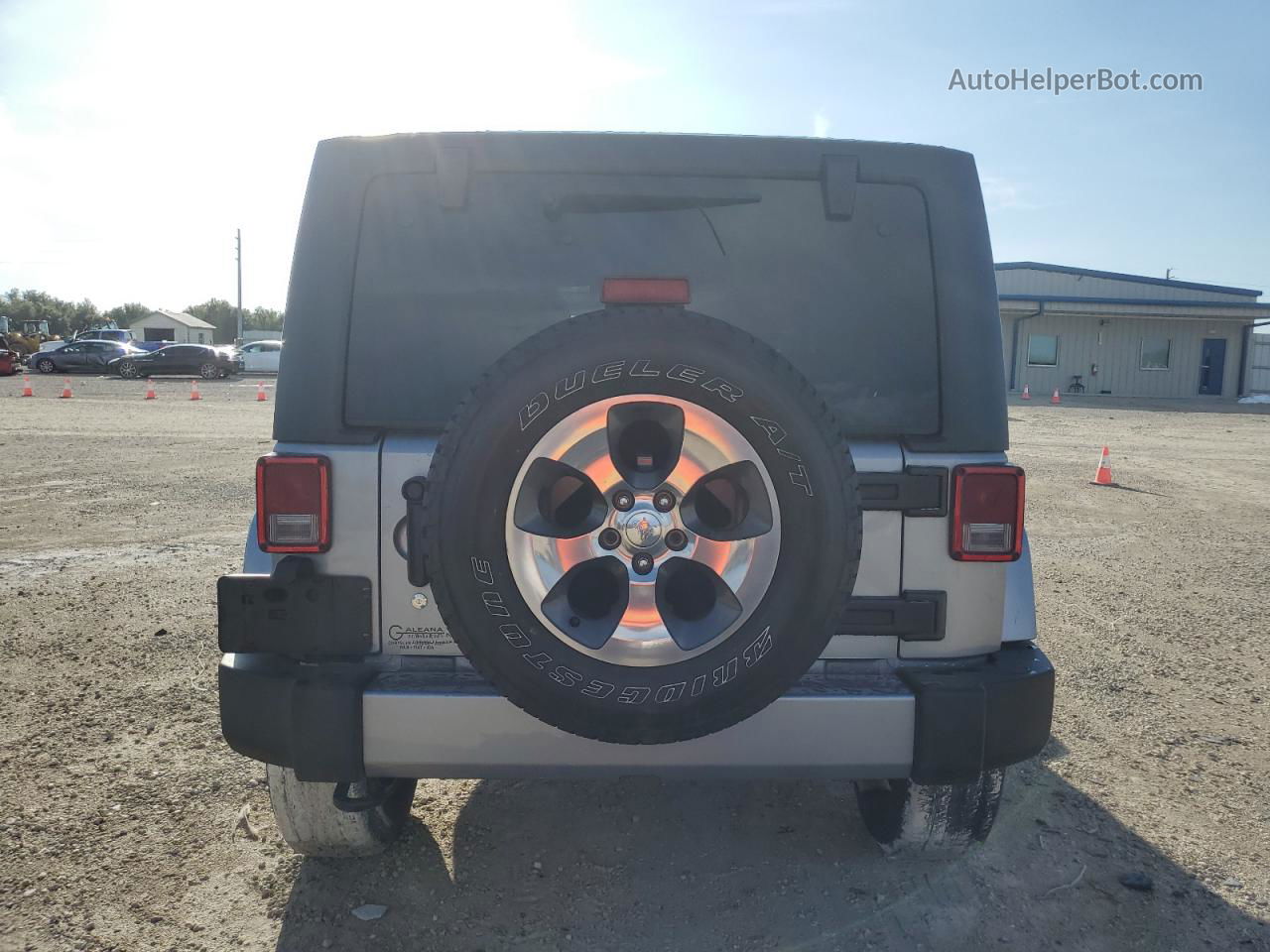 2017 Jeep Wrangler Unlimited Sahara Silver vin: 1C4BJWEG0HL732587