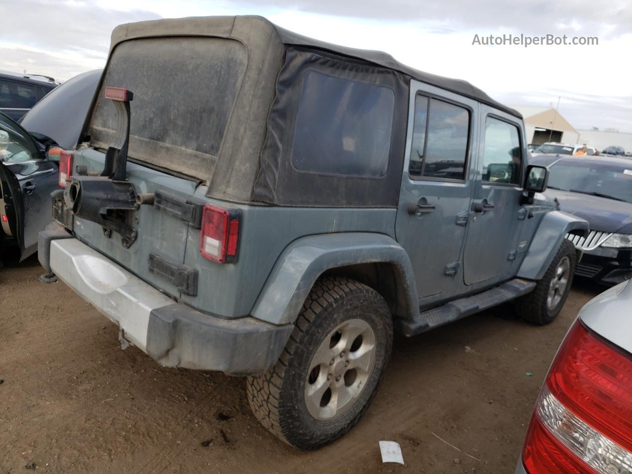 2014 Jeep Wrangler Unlimited Sahara Gray vin: 1C4BJWEG1EL273159