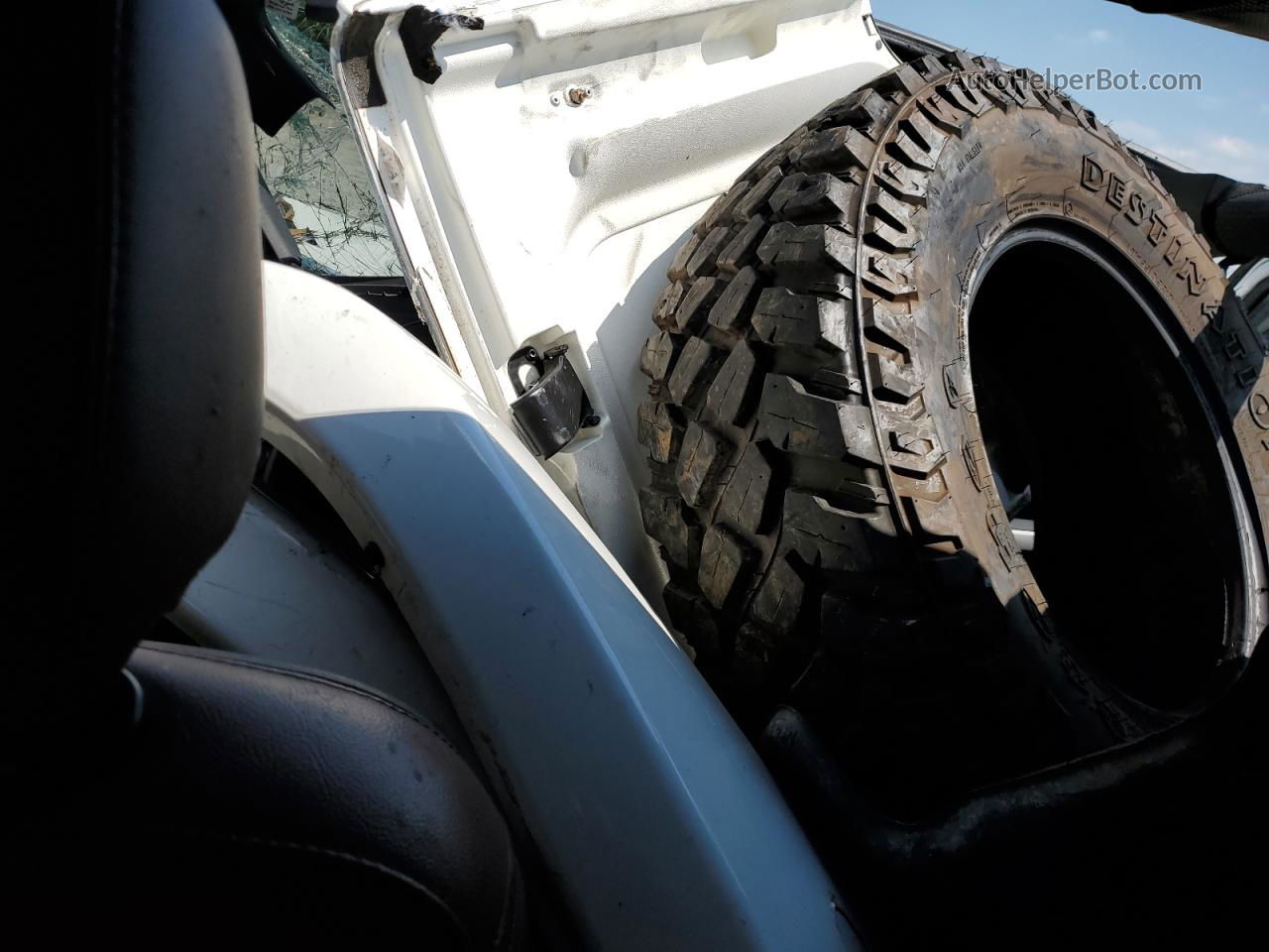 2014 Jeep Wrangler Unlimited Sahara White vin: 1C4BJWEG2EL212466