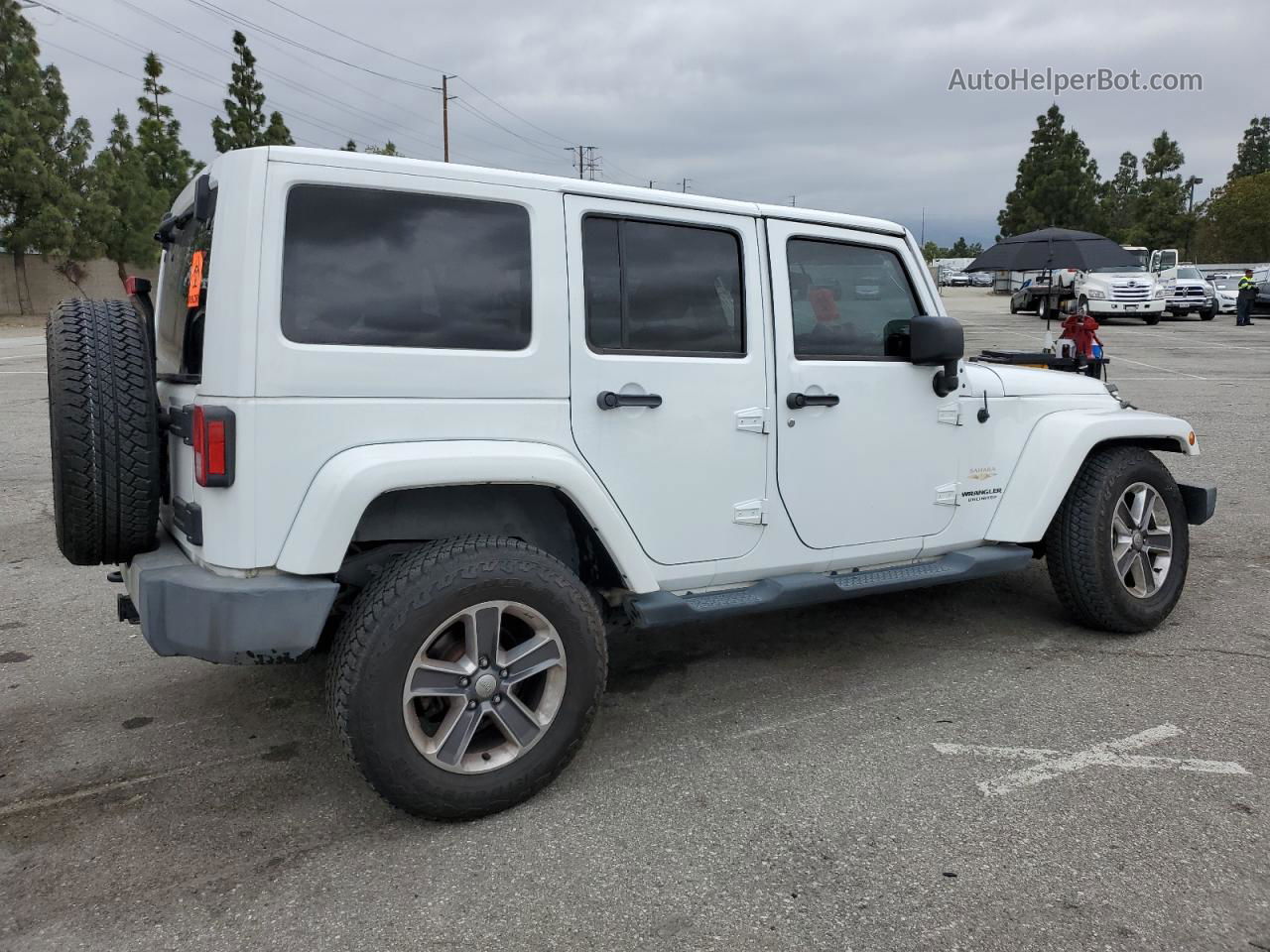 2014 Jeep Wrangler Unlimited Sahara White vin: 1C4BJWEG2EL213567