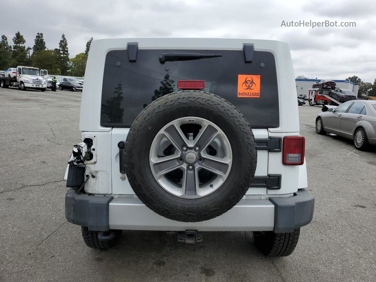 2014 Jeep Wrangler Unlimited Sahara White vin: 1C4BJWEG2EL213567