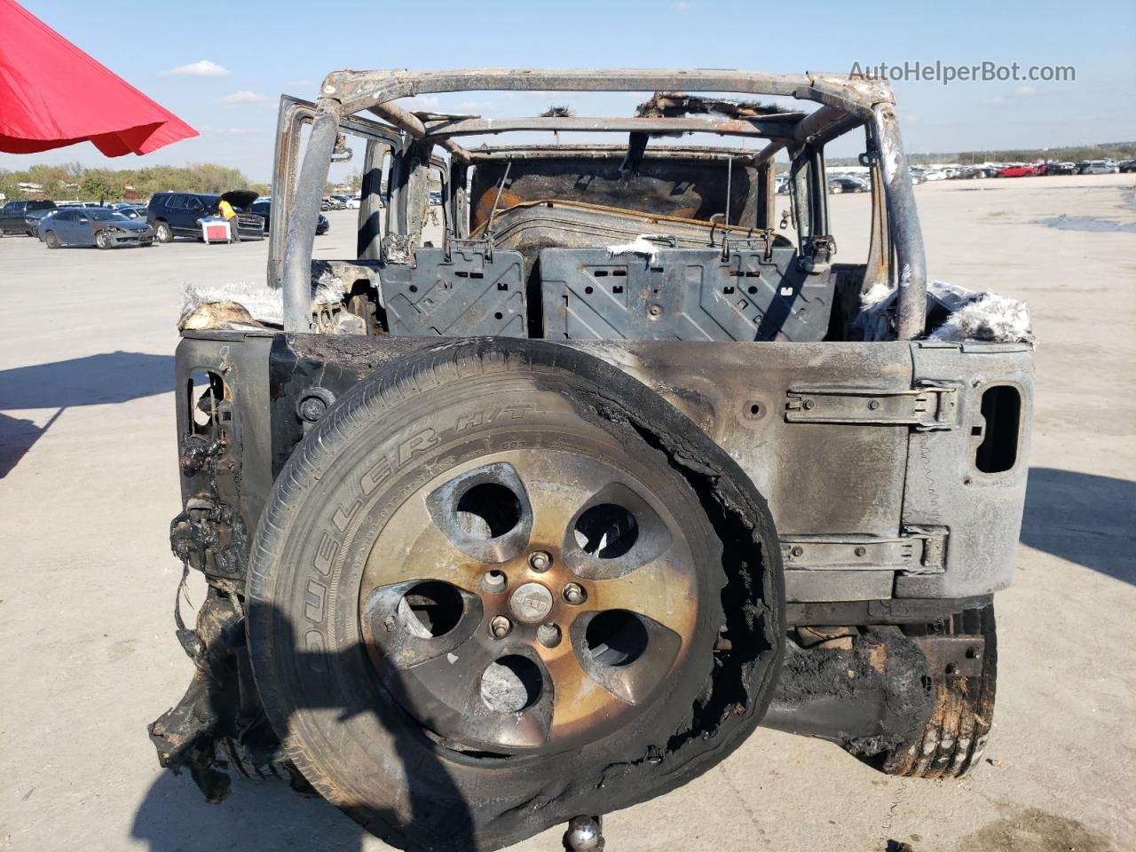 2017 Jeep Wrangler Unlimited Sahara Пожар vin: 1C4BJWEG2HL537848