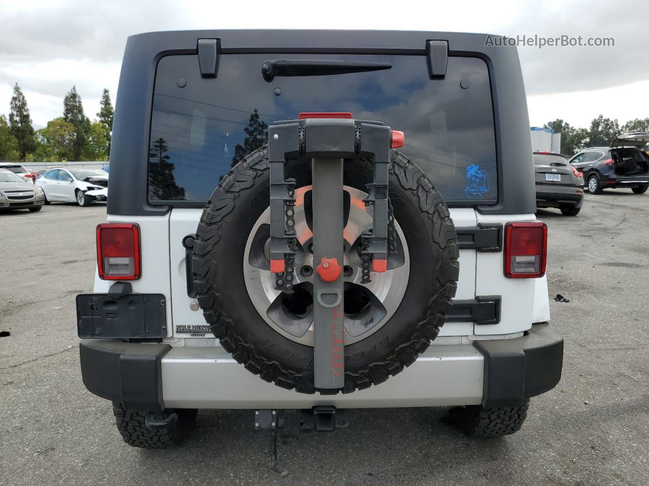 2017 Jeep Wrangler Unlimited Sahara White vin: 1C4BJWEG2HL552933