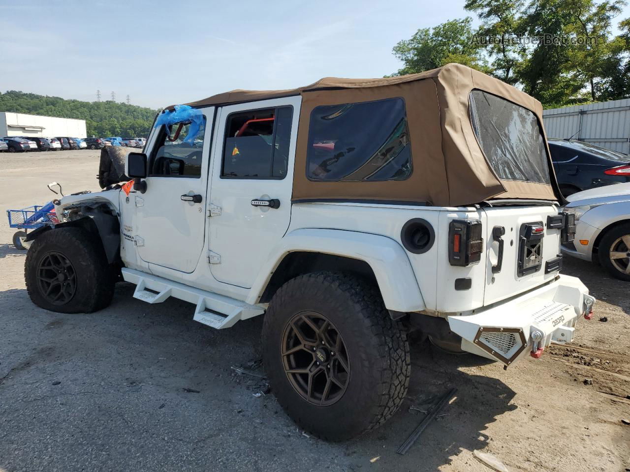 2014 Jeep Wrangler Unlimited Sahara White vin: 1C4BJWEG4EL107007