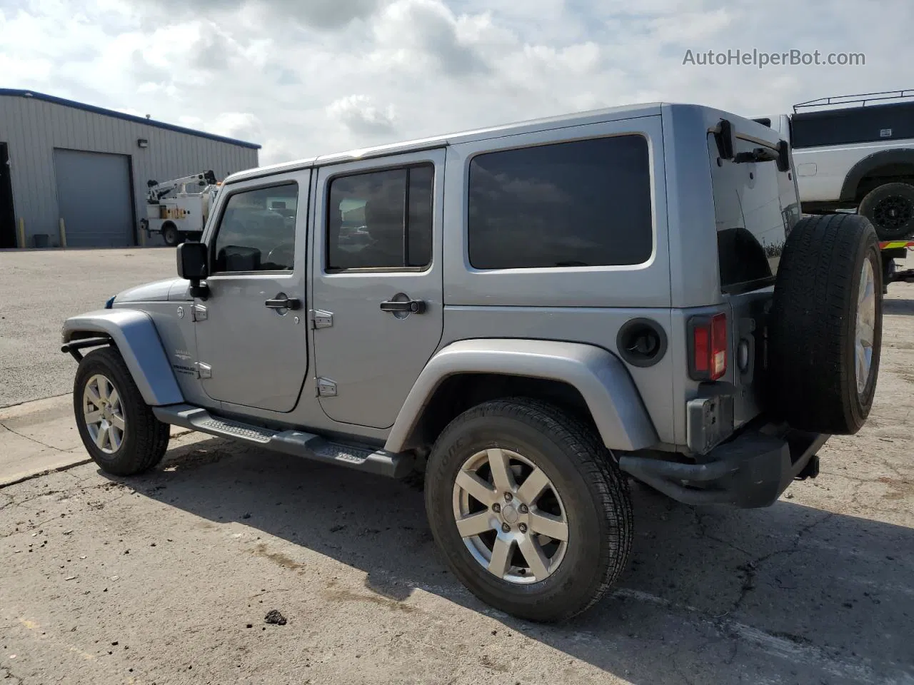 2014 Jeep Wrangler Unlimited Sahara Silver vin: 1C4BJWEG5EL103290