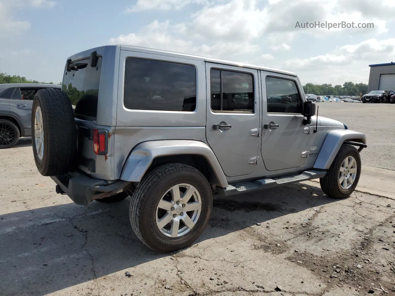 2014 Jeep Wrangler Unlimited Sahara Silver vin: 1C4BJWEG5EL103290