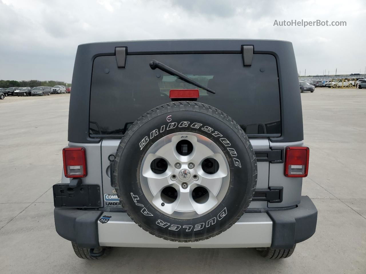 2014 Jeep Wrangler Unlimited Sahara Silver vin: 1C4BJWEG5EL103354