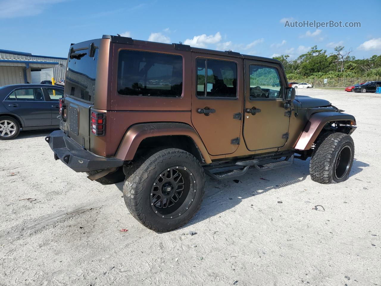 2014 Jeep Wrangler Unlimited Sahara Two Tone vin: 1C4BJWEG5EL118713