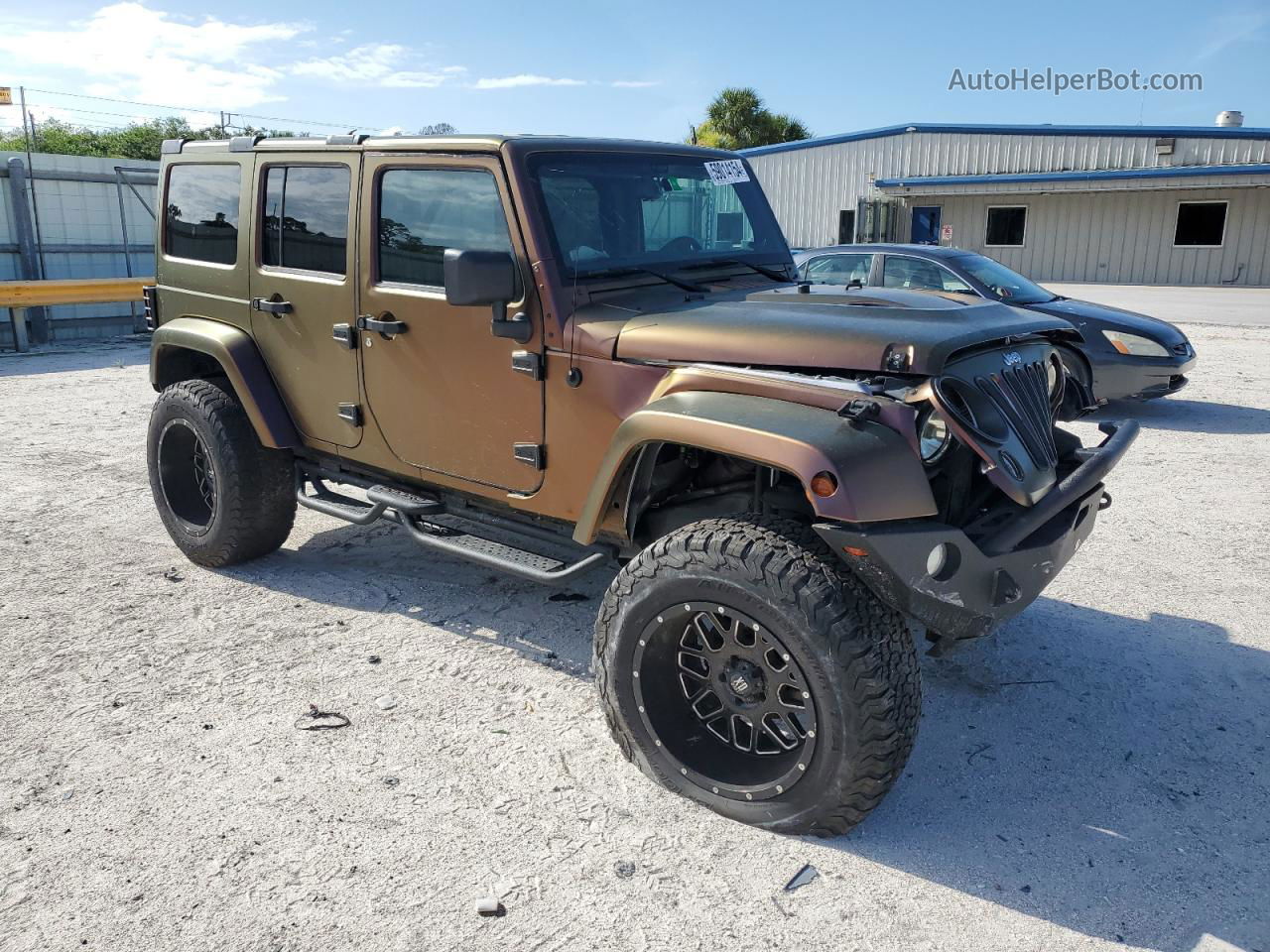 2014 Jeep Wrangler Unlimited Sahara Two Tone vin: 1C4BJWEG5EL118713