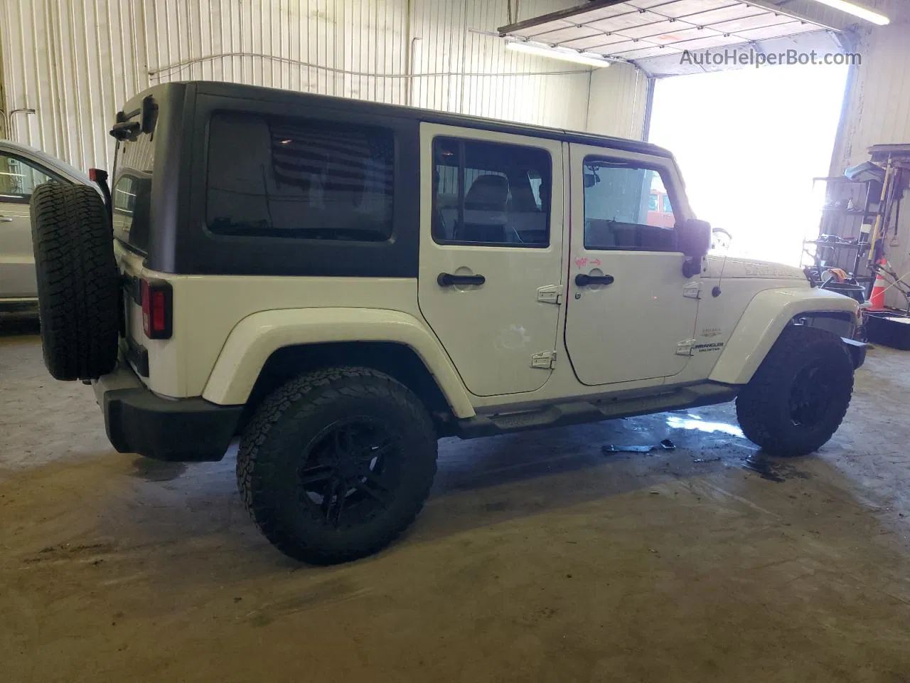 2014 Jeep Wrangler Unlimited Sahara White vin: 1C4BJWEG8EL326682