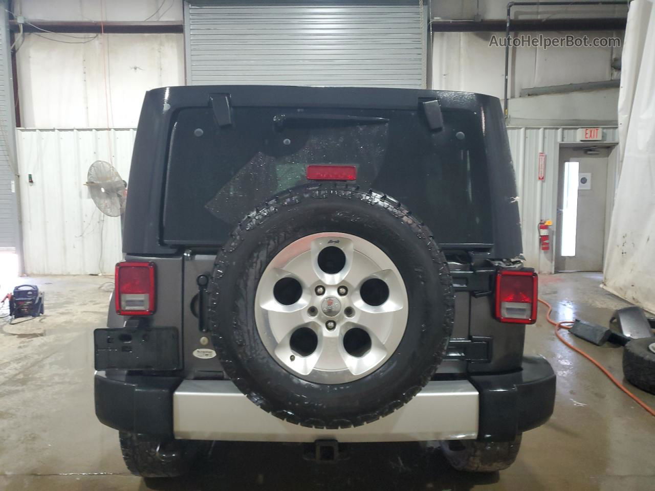 2014 Jeep Wrangler Unlimited Sahara Gray vin: 1C4BJWEG9EL292056