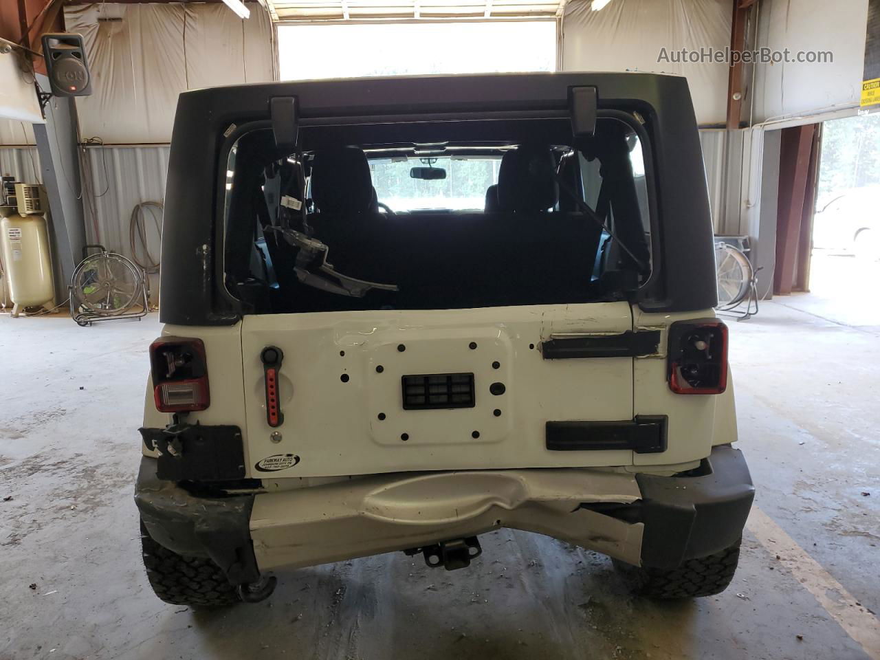 2014 Jeep Wrangler Unlimited Sahara White vin: 1C4BJWEG9EL295538