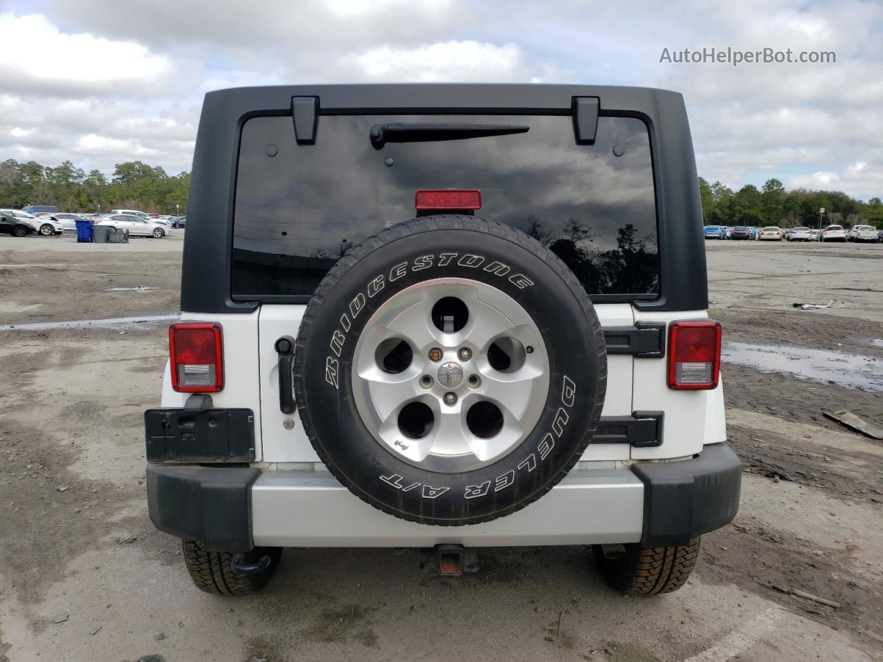 2014 Jeep Wrangler Unlimited Sahara White vin: 1C4BJWEGXEL306188