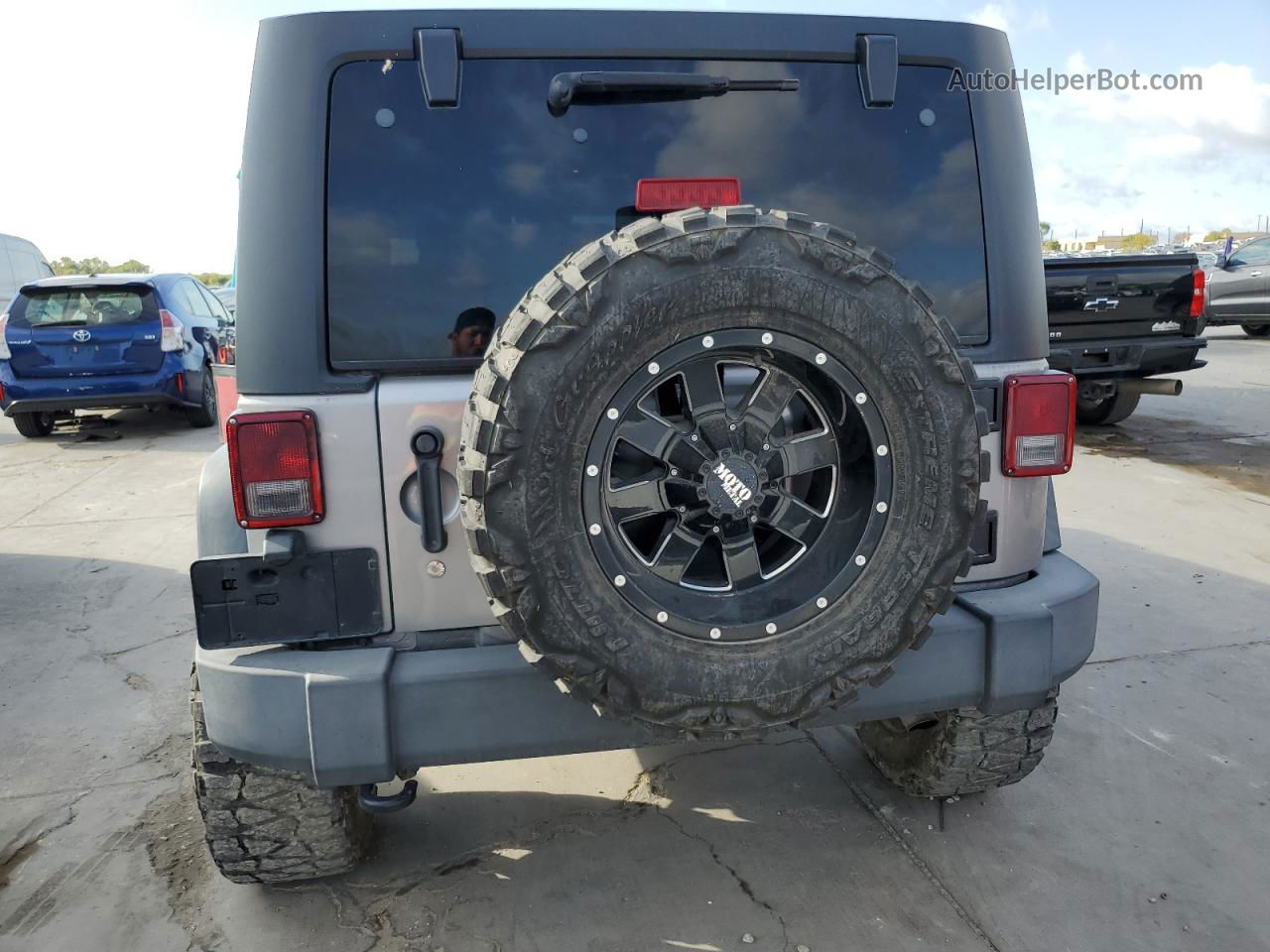 2014 Jeep Wrangler Unlimited Rubicon Silver vin: 1C4BJWFG3EL109989