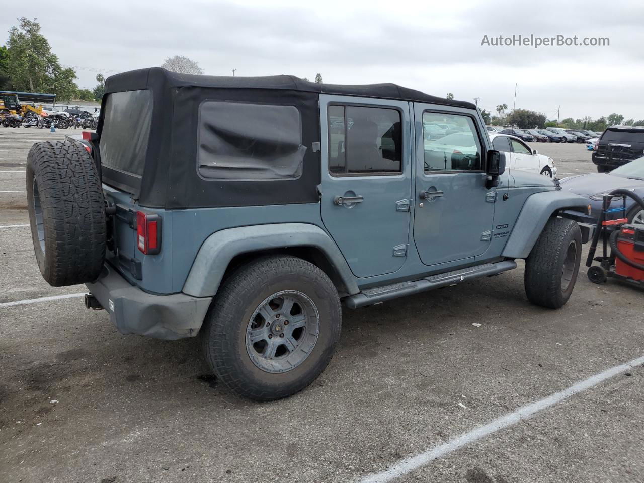 2014 Jeep Wrangler Unlimited Sport Gray vin: 1C4HJWDG2EL106210