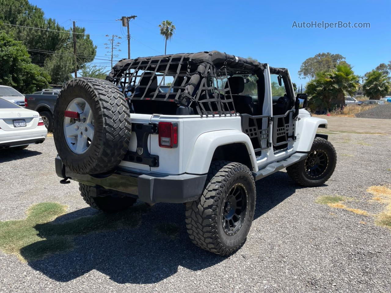 2014 Jeep Wrangler Unlimited Sahara White vin: 1C4HJWEG3EL283699