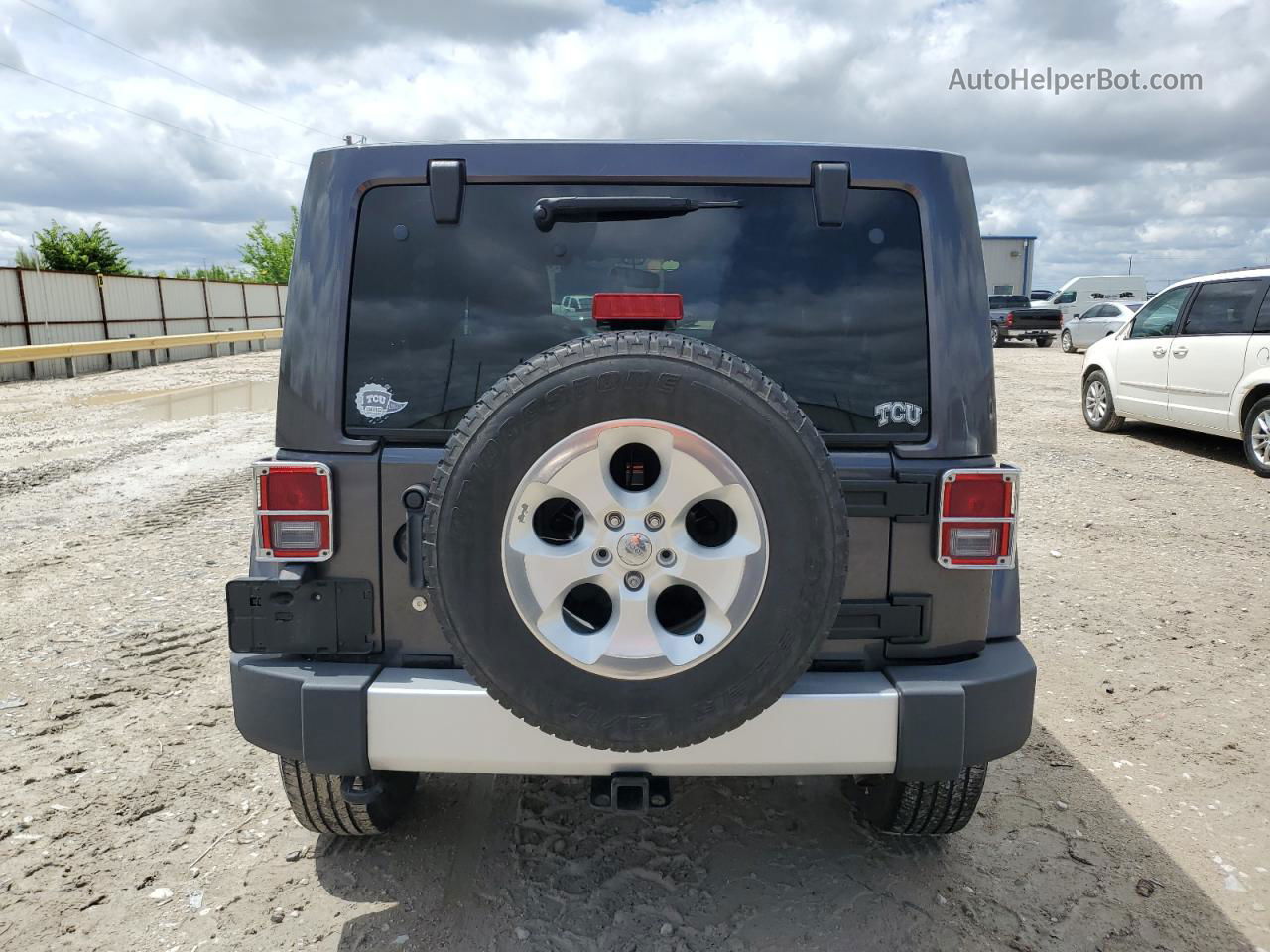 2014 Jeep Wrangler Unlimited Sahara Gray vin: 1C4HJWEG7EL206740