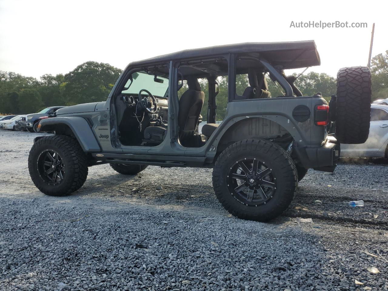 2019 Jeep Wrangler Unlimited Sahara Gray vin: 1C4HJXEG5KW604321