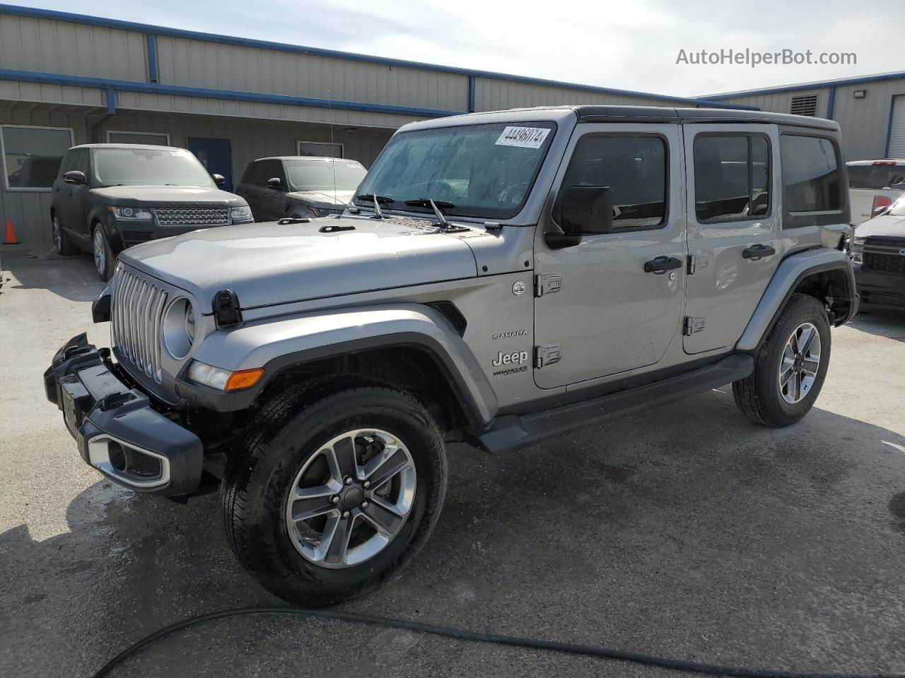 2019 Jeep Wrangler Unlimited Sahara Silver vin: 1C4HJXEG8KW517819