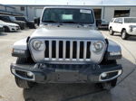 2019 Jeep Wrangler Unlimited Sahara Silver vin: 1C4HJXEG8KW517819