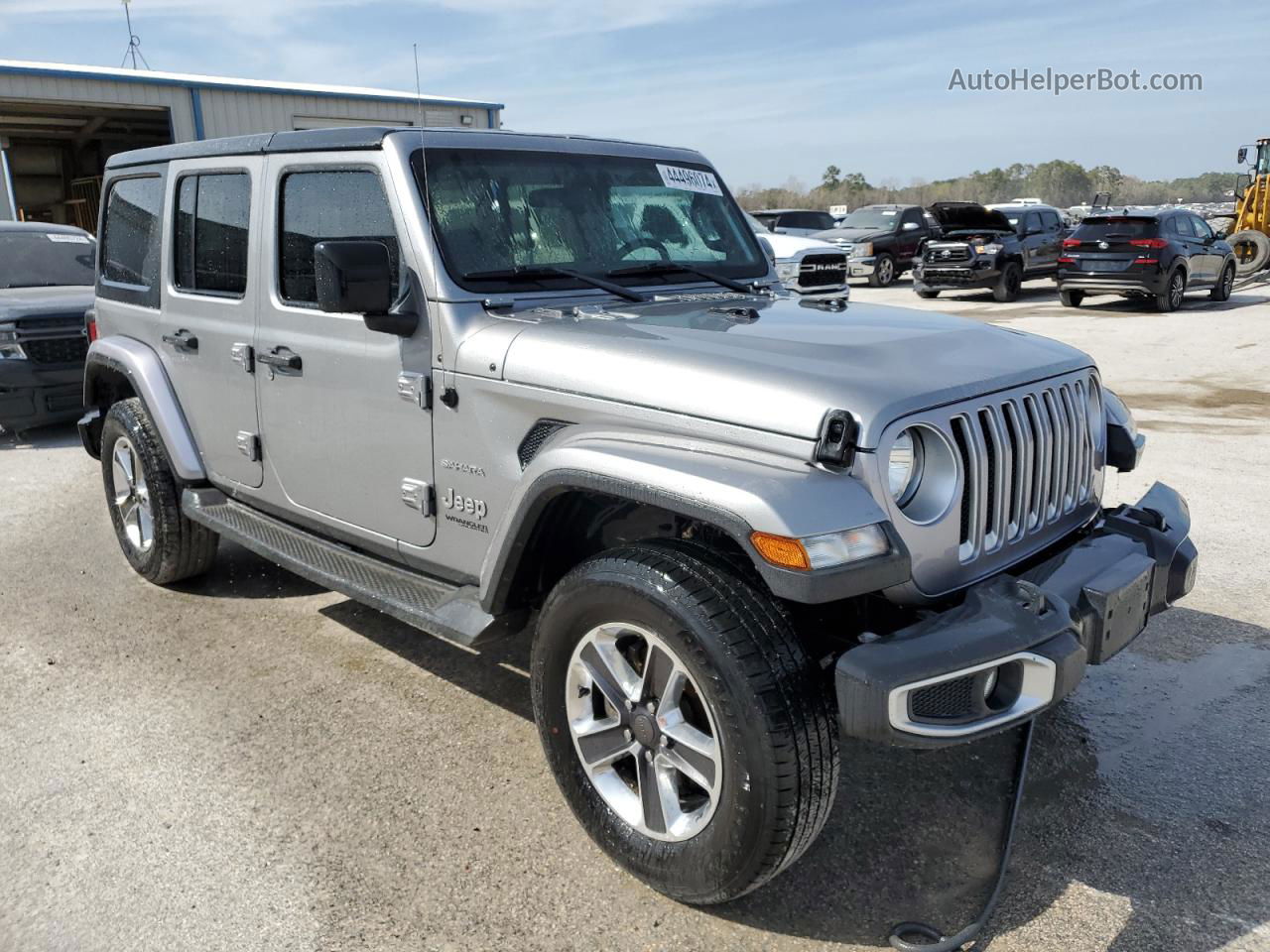 2019 Jeep Wrangler Unlimited Sahara Silver vin: 1C4HJXEG8KW517819