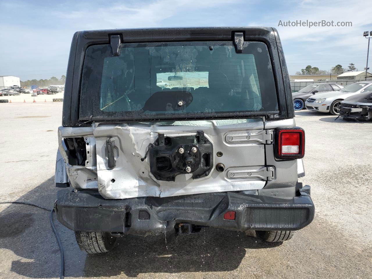 2019 Jeep Wrangler Unlimited Sahara Silver vin: 1C4HJXEG8KW517819