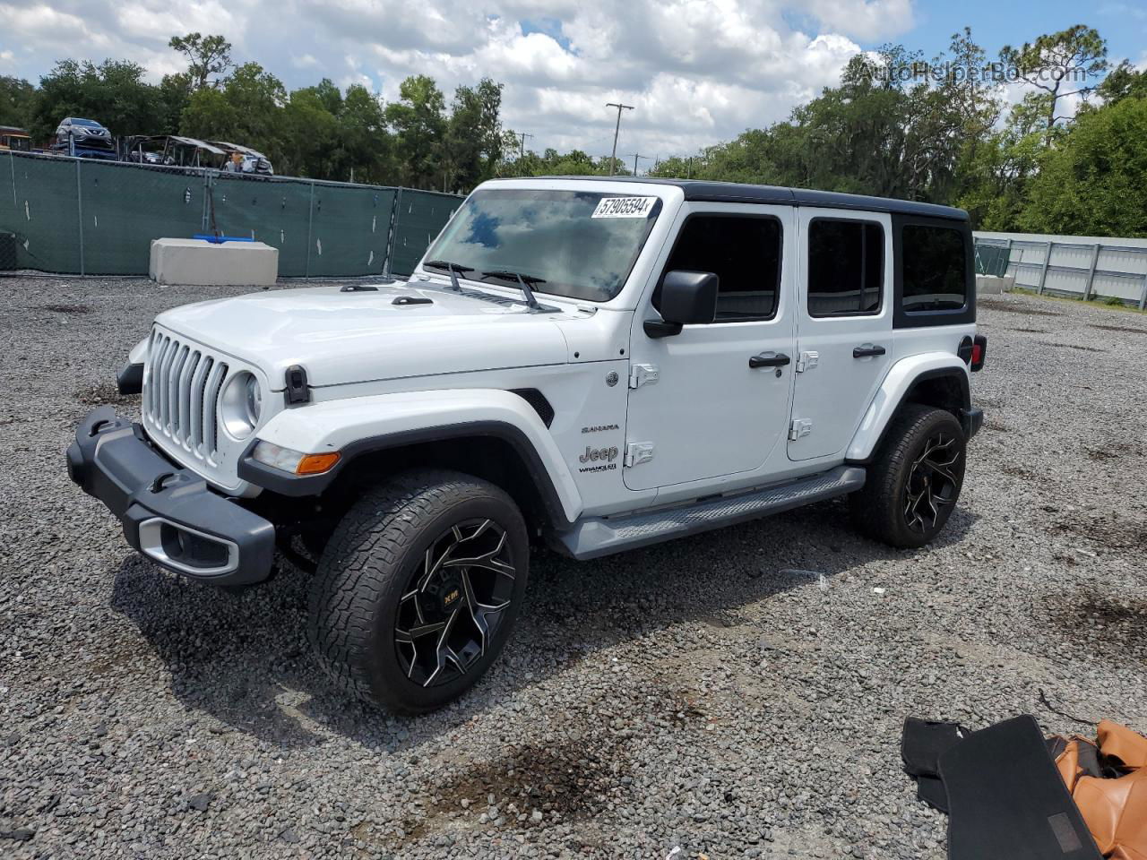 2019 Jeep Wrangler Unlimited Sahara White vin: 1C4HJXEN4KW619973