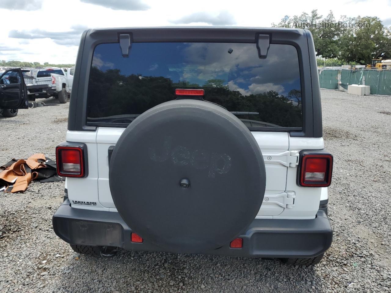 2019 Jeep Wrangler Unlimited Sahara White vin: 1C4HJXEN4KW619973