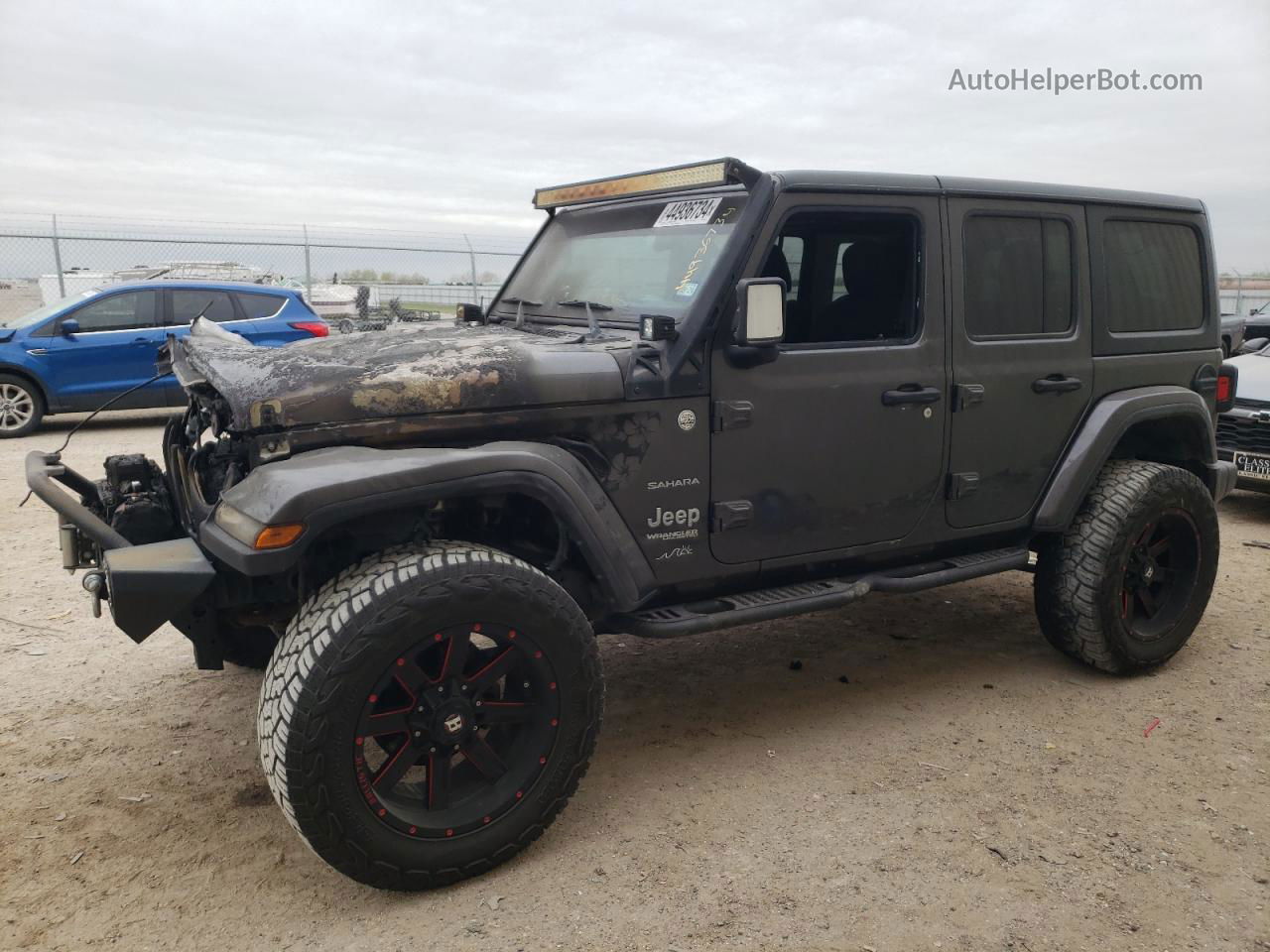 2019 Jeep Wrangler Unlimited Sahara Gray vin: 1C4HJXEN8KW562015