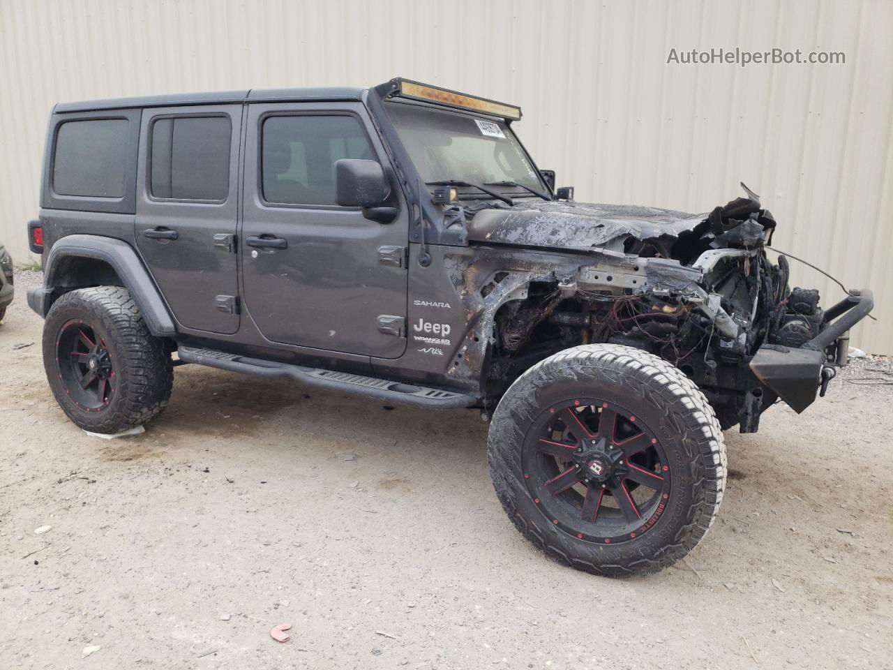 2019 Jeep Wrangler Unlimited Sahara Gray vin: 1C4HJXEN8KW562015