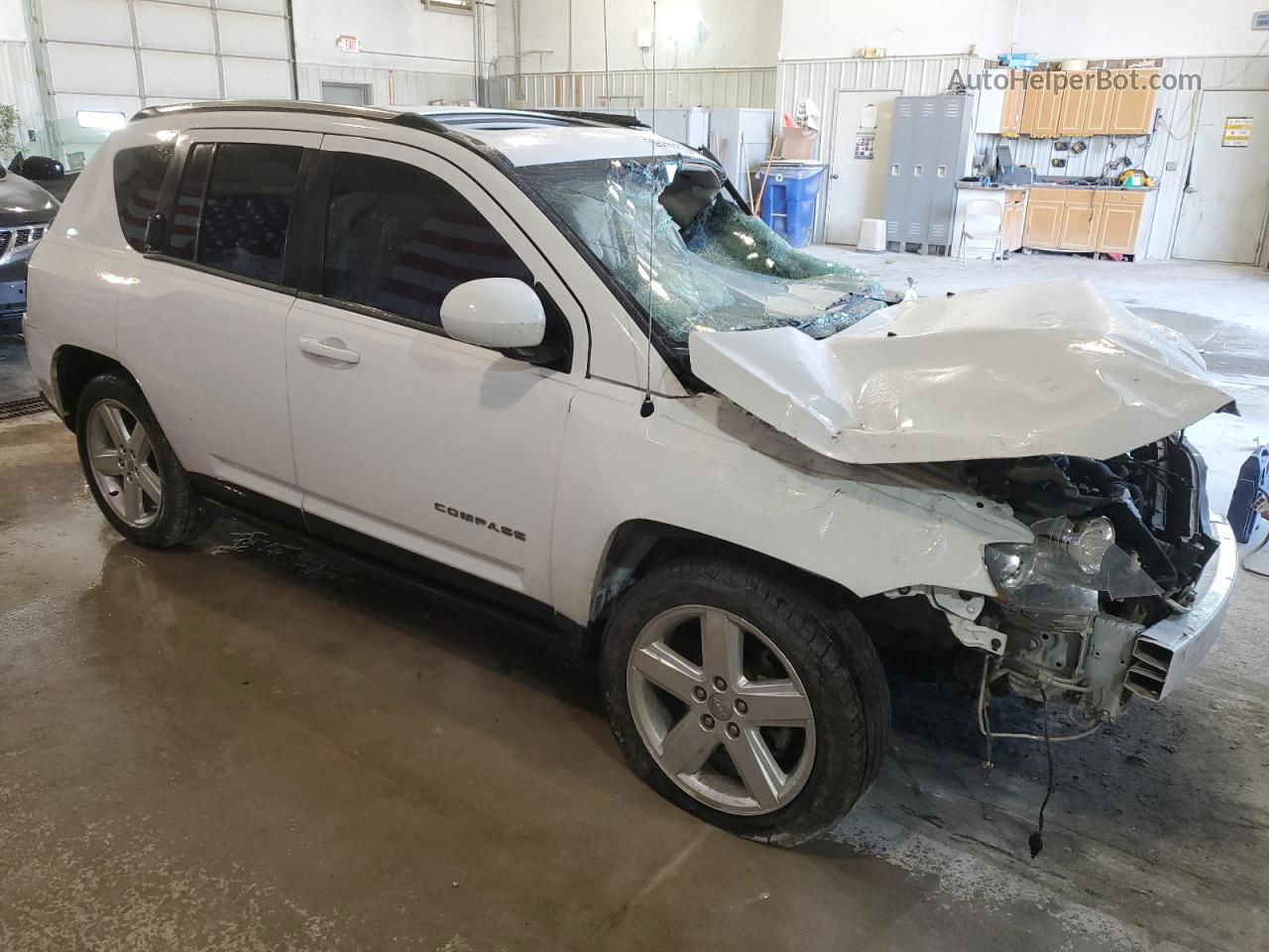 2014 Jeep Compass Latitude White vin: 1C4NJCEA1ED729954