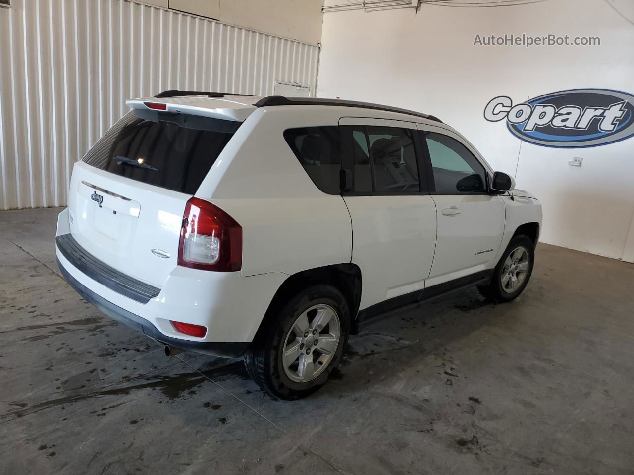 2016 Jeep Compass Latitude White vin: 1C4NJCEA1GD743579